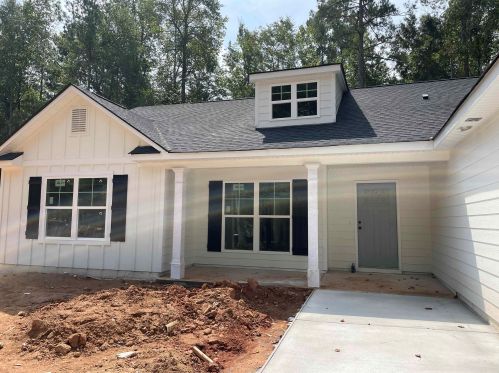 42 Pine Hill St, Newnan, GA 30263-5530