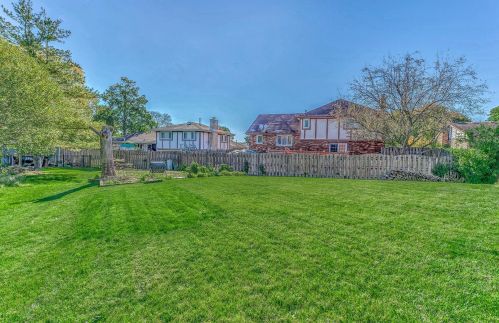 414 Una Ave, Lemont IL  60439-4536 exterior