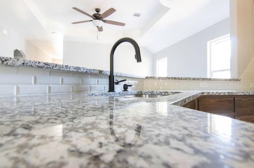 709 Winnie St, Fort Worth TX  76112-6332 exterior