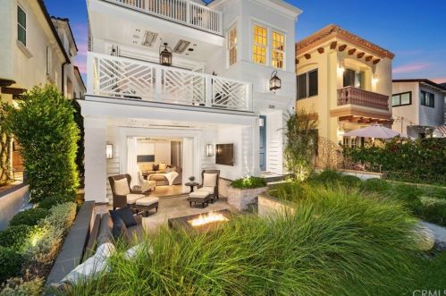 325 6th St, Manhattan Beach, CA 90266-5737
