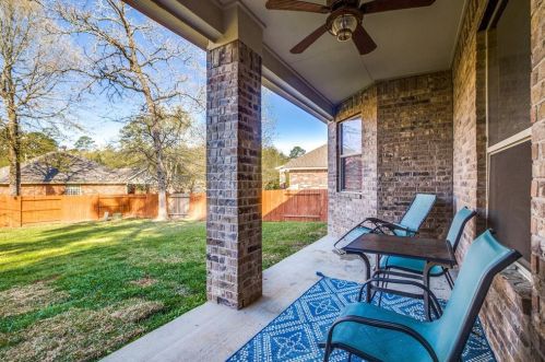 2402 Winter Trl Dr, Conroe TX  77304-2160 exterior