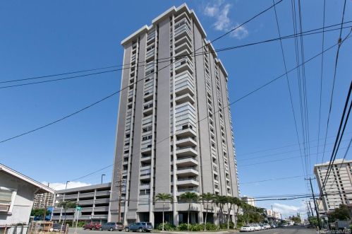 2100 Date St, Honolulu HI  96826-4033 exterior
