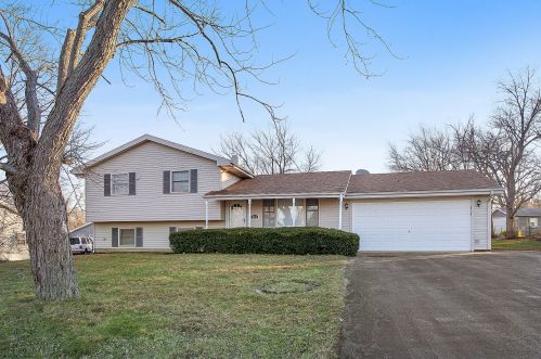 832 Regent St, Mokena, IL 60451-1951