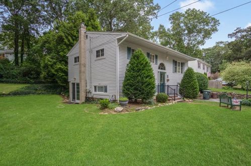 12 Cynthia Dr, Coventry, RI 02816-8412
