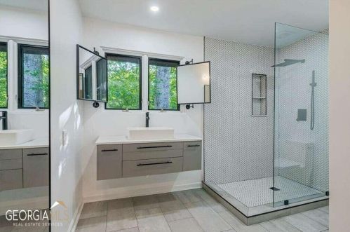 620 Colebrook Ct, Atlanta GA  30327-4710 exterior