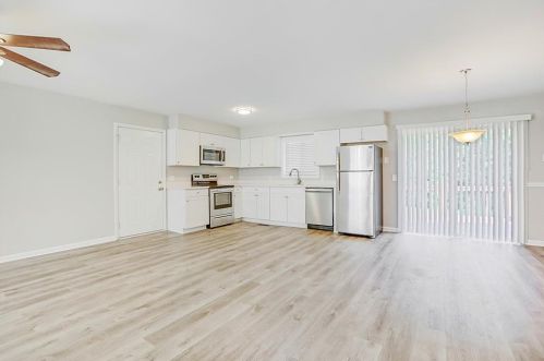 556 Lakeridge Dr, Conyers GA  30094-2629 exterior