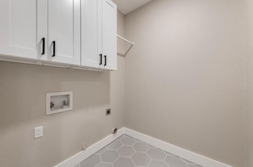 10209 Broomflower Dr, Austin TX  78739-1448 exterior