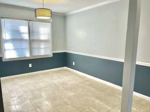 72 Montre Sq, Atlanta GA  30327-4044 exterior