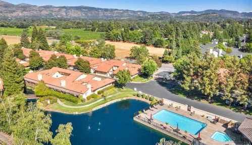 69 Fountain Grove Cir, Fairfield, CA 94558-2485