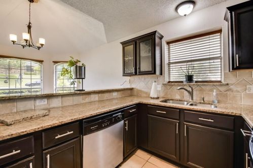 1131 Brookside Dr, Cedar Hill TX 75104-8800 exterior