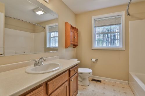 38 Scottsdale Dr, Hudson NH  03051-3750 exterior