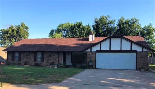 201 Carrousel Dr, Tonkawa, OK 74653-1026