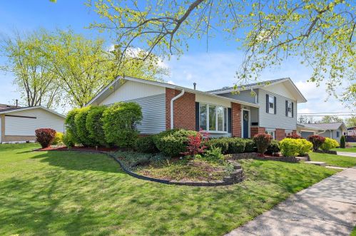 15355 Arroyo Dr, Oak Forest, IL 60452-1851
