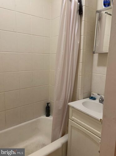 2140 10th St, Philadelphia PA 19148-3005 exterior