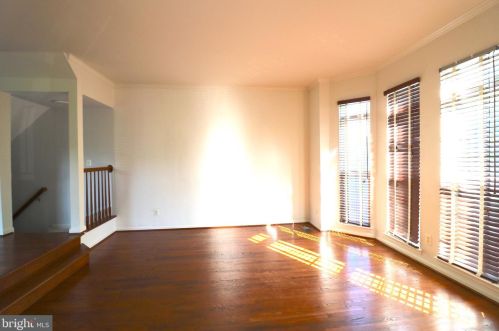 2576 James Madison Cir, Herndon VA  20171-4321 exterior