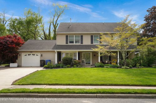 178 Davis Ln, Tinton Falls, NJ 07701-5536