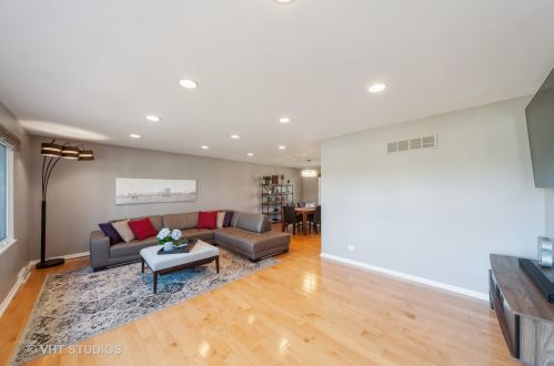 10 Carlisle Ave, Bannockburn, IL 60015-5002