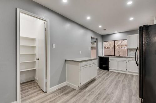 2230 Bowie Dr, Carrollton TX 75006-7754 exterior