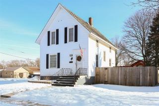 242 Green St, Carpentersville, IL 60110-1809