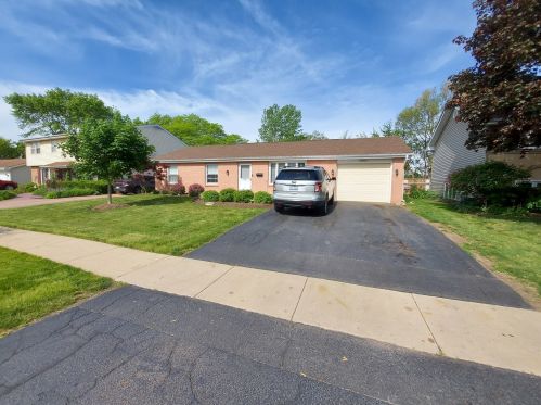 6890 Chestnut St, Hanover Park, IL 60133-3427