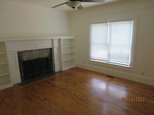 564 Long Oak Dr, Gainesville, GA 30501-3142