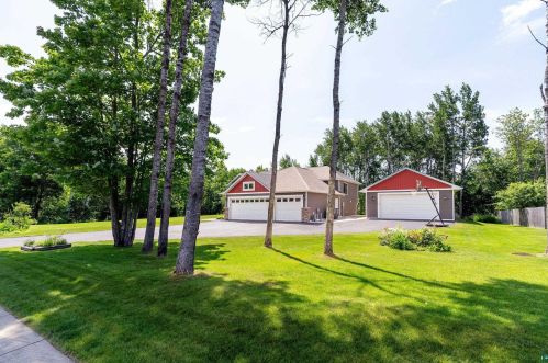 5012 Silver Leaf St, Duluth, MN 55811-4097