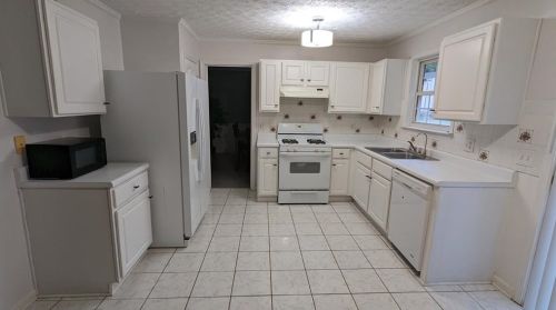 1001 River Plantation Dr, Holly Springs GA  30188-2394 exterior