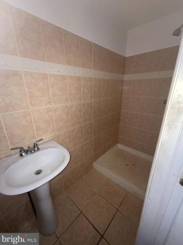 7030 Jackson St, Philadelphia PA  19148-3250 exterior