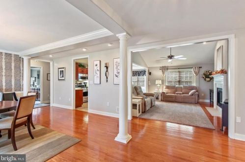 696 Rishel Dr, York, PA 17406-7925
