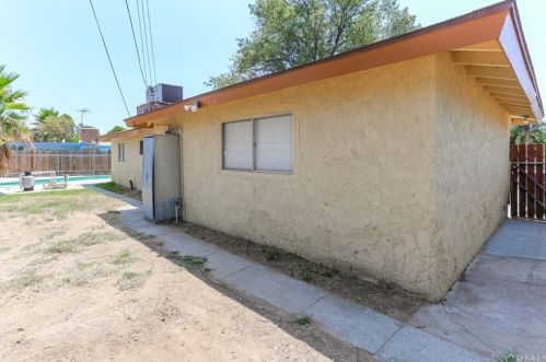 3361 Norfolk Dr, Riverside CA  92503-5146 exterior