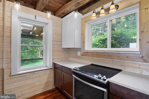 2180 Sky Top Trl, York PA  17315-2272 exterior