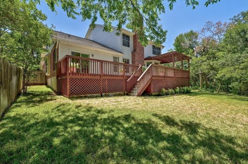 3918 Caney Crk Rd, Austin TX  78732-2216 exterior