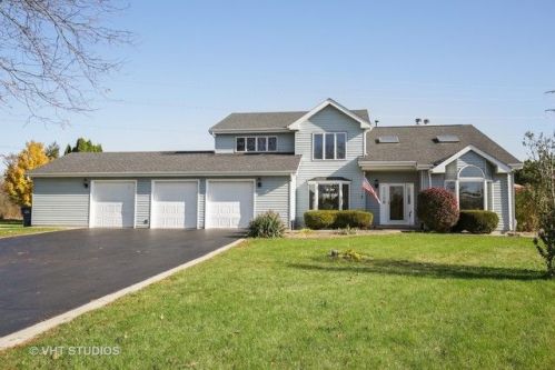 555 Welch St, Gilberts, IL 60136-8909