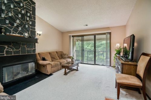 33 Scherer Ct, Trenton, NJ 08648-2600