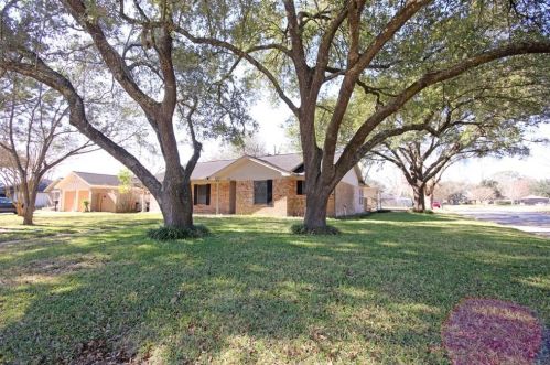 2902 Neches River Dr, Pearland, TX 77584-1202