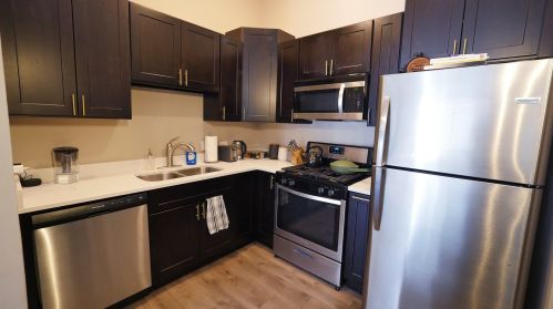 1513 Raymond Dr, Naperville, IL 60563-9710