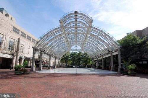 1439 Northgate Sq, Herndon VA  20190-3753 exterior
