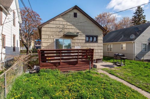 986 4th St, Saint Paul MN  55106-5209 exterior