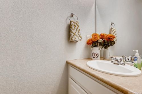 25834 Maple Dr, Aurora CO 80018-4597 exterior