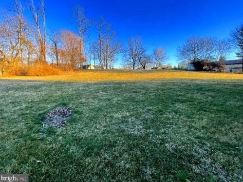 8 Burgners Mill Rd, Carlisle, PA 17015-8906