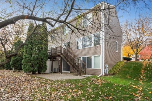 117 Locksley Dr, Streamwood, IL 60107-2957
