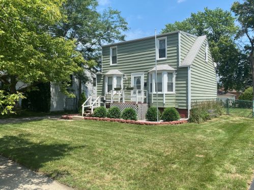 1637 Illinois St, Des Plaines, IL 60018-2217