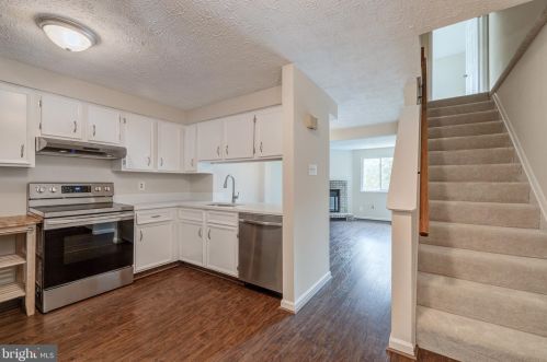 8409 Cedar Falls Ct, Springfield, VA 22153-3853