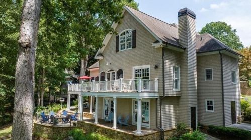 5807 Lakeshore Dr, Buford, GA 30518-1309