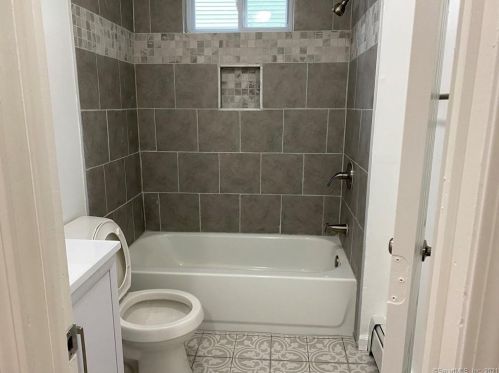 15 Saville St, Windsor CT  06095-4450 exterior