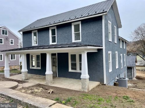 364 Wilkes St, Berkeley Springs, WV 25411-5303