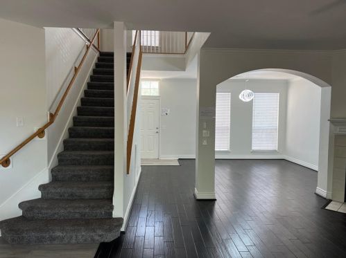 3917 Canyon Glen Cir, Austin TX  78732-2179 exterior