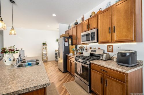 273 Kewaunee Way, Aurora CO 80016-4327 exterior