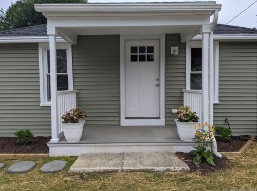36 Catlin Pl, Huntington CT  06484-4404 exterior