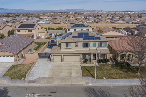 5753 Avenue, Lancaster CA  93535-7852 exterior